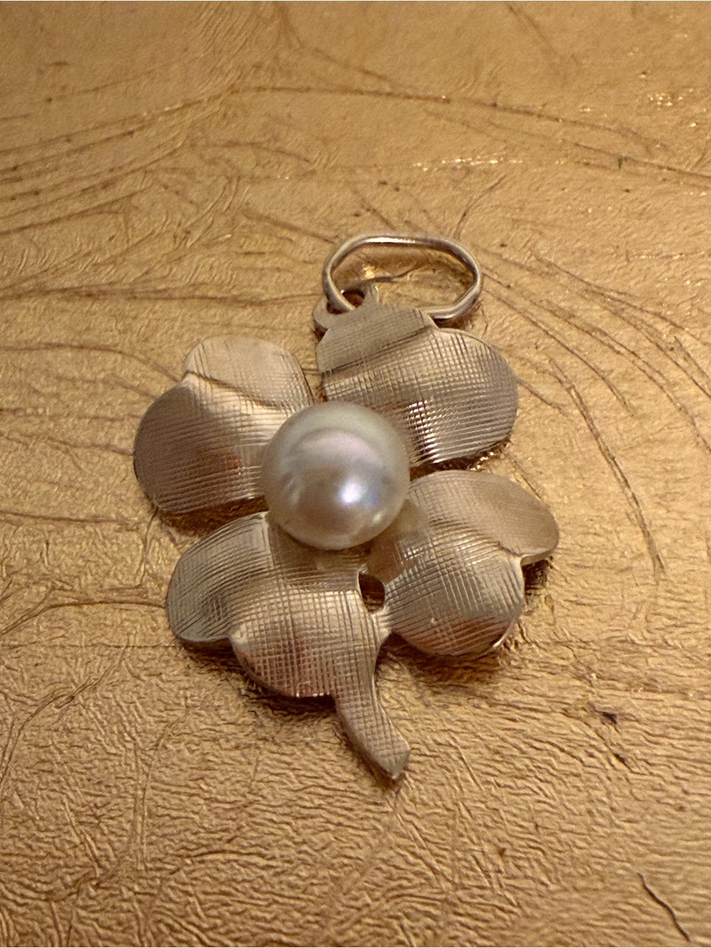Vintage 14K Gold Four Leaf Clover Cultured Pearl Florentine Pendant 1.92g 🍀
